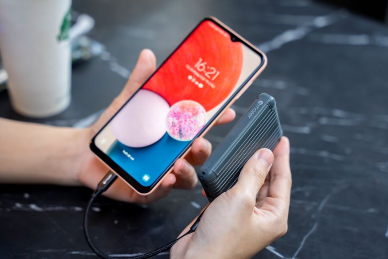 Sạc Dự Phòng Có Được Mang Sang Trung Quốc Không? Câu Trả Lời Chuẩn Nhất 2025