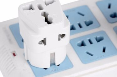 Ổ cắm chuyển đổi nào phù hợp với khách du lịch Việt?